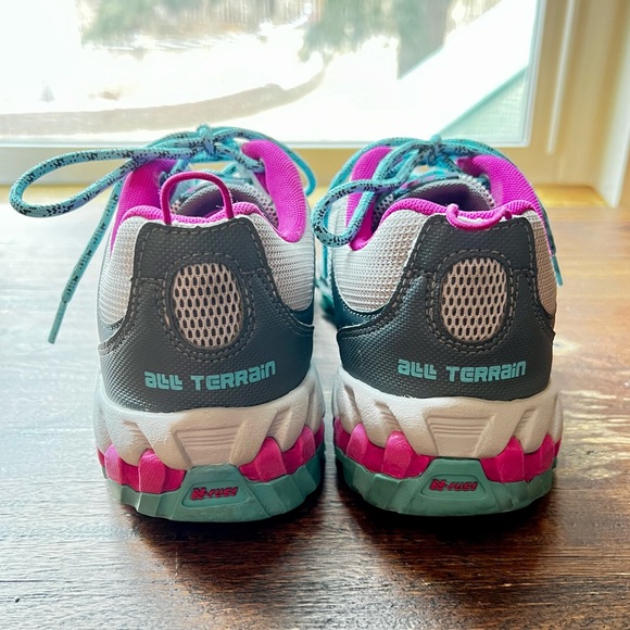 New Balance Trail 612 All Terrain Gray & Pink Running Hiking Shoes Size 10 - Picture 6 of 12